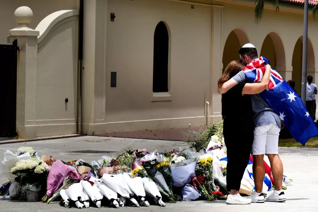 Bondi Beach attack: Father, son suspects IDed in antisemitic mass shooting