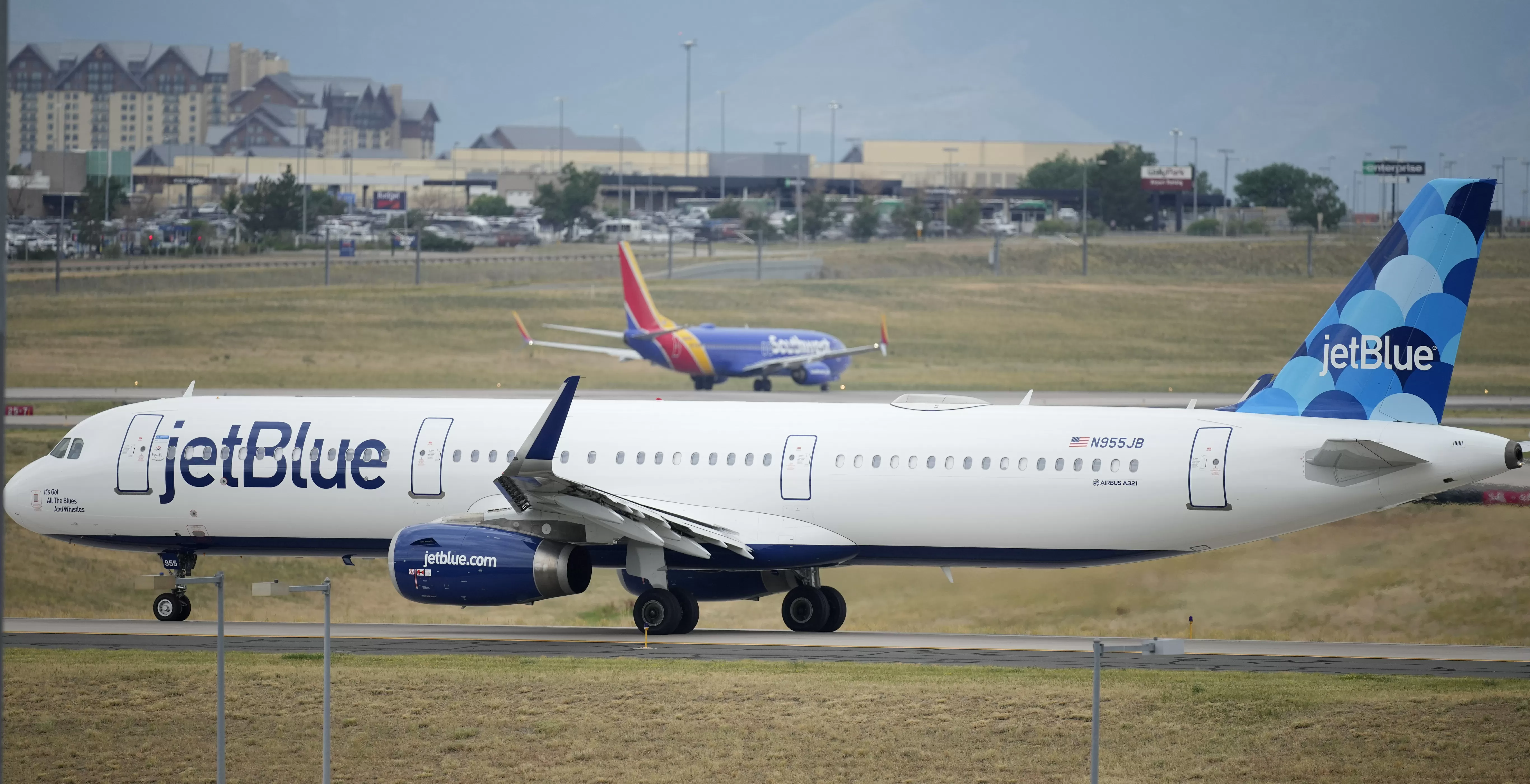 JetBlue plane avoids mid-air collision with U.S. air force jet near Venezuela