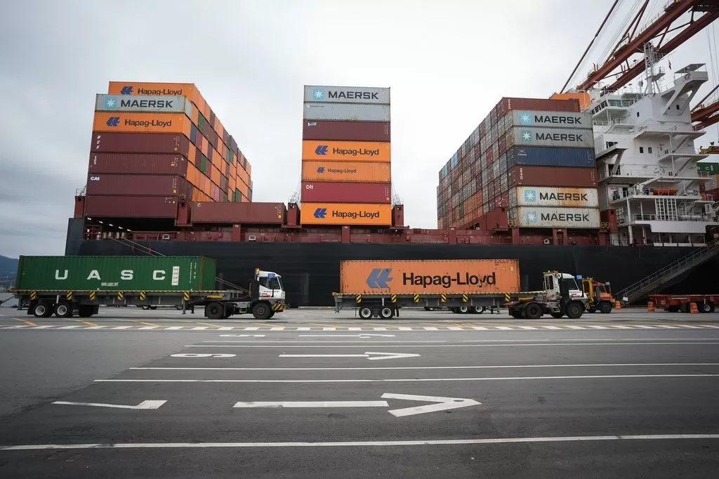 For 1st time since trade war, Canada exported more than it imported