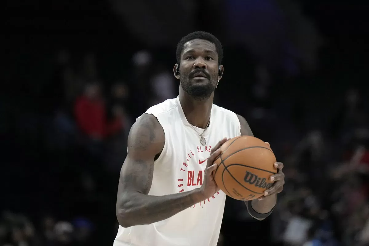 What Happened to Deandre Ayton? Lakers Star Misses 2nd Half vs Nuggets