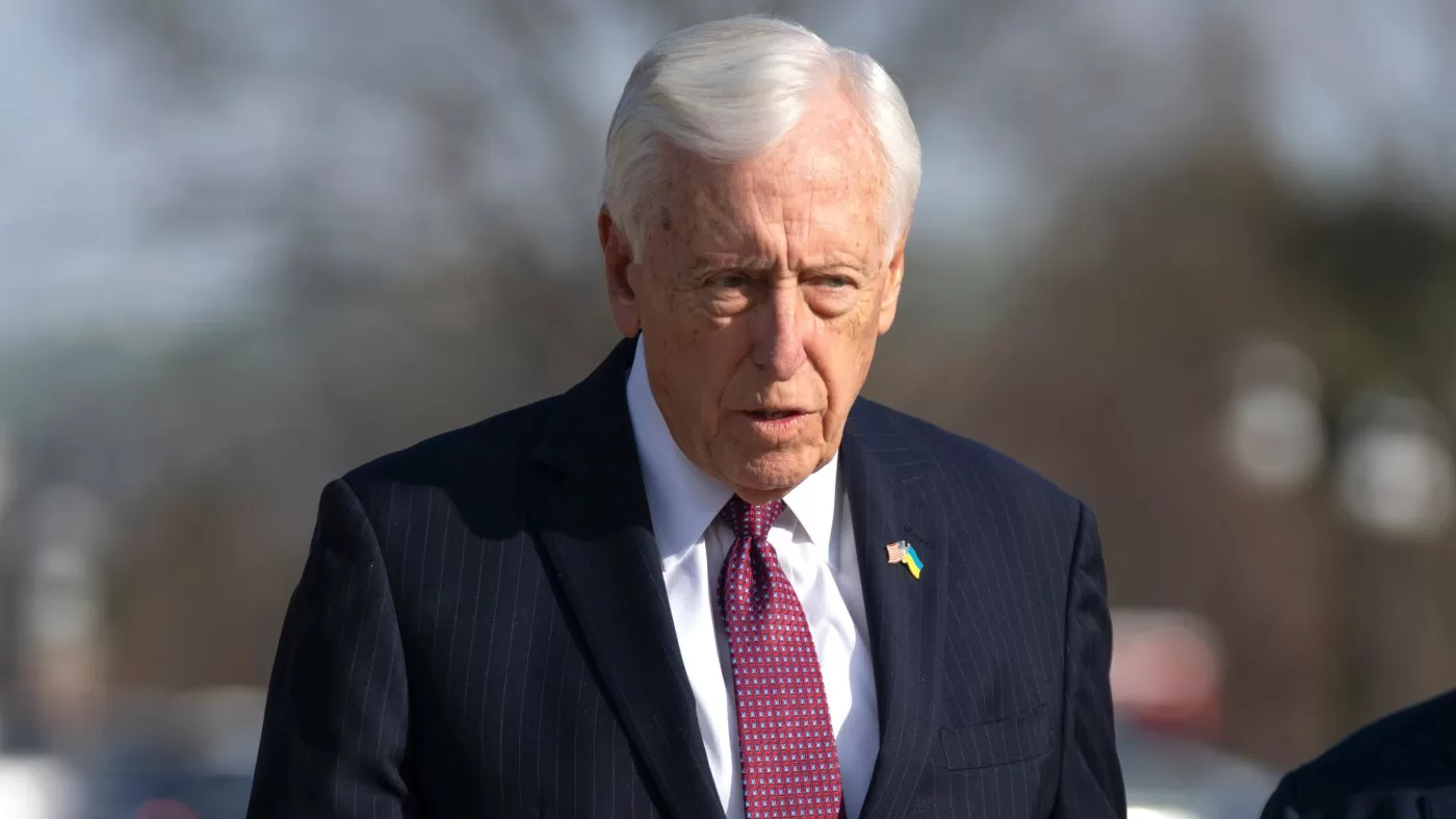 Hoyer endorses former campaign manager as successor