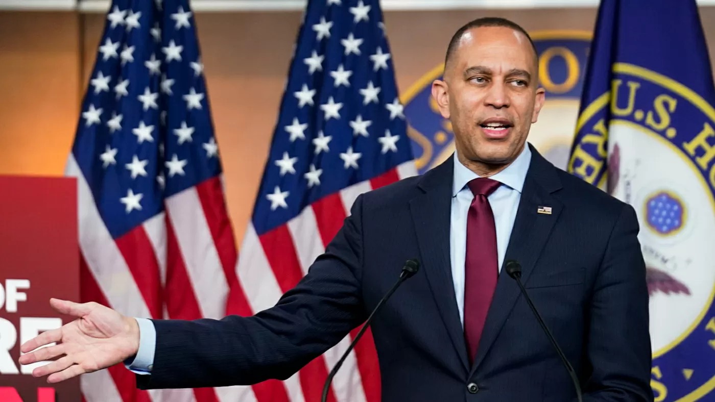 Jeffries digs in on DHS funding: No deal without ICE reforms