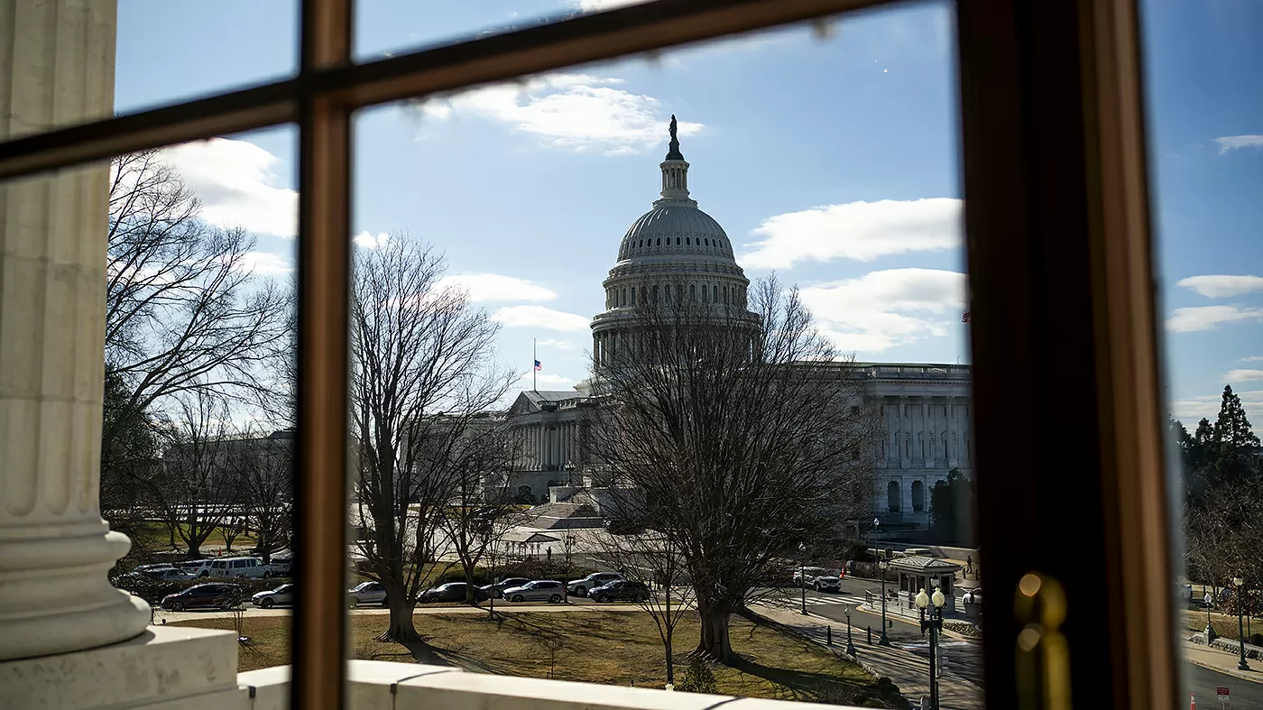 Former House Democrat wins party nod in Illinois primary