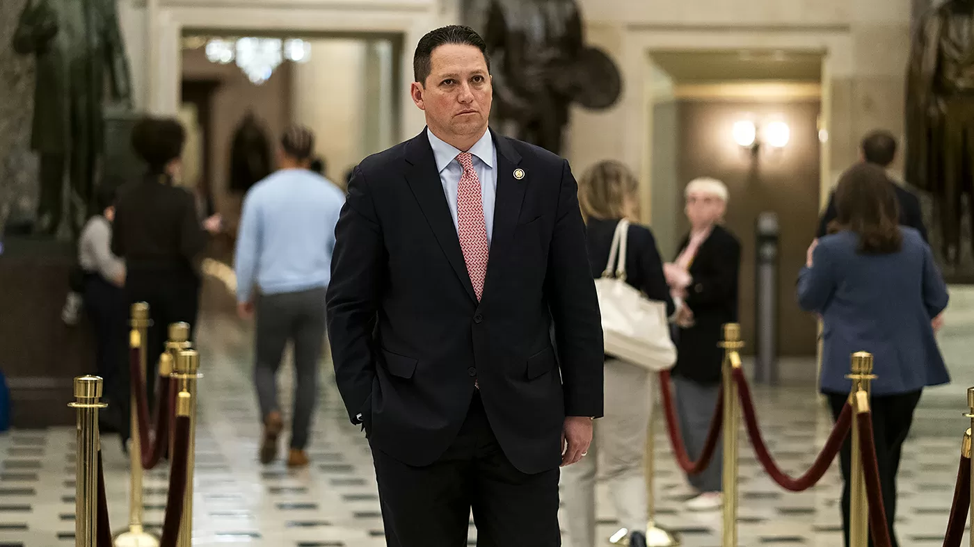 Gonzales drops reelection bid after pressure over affair