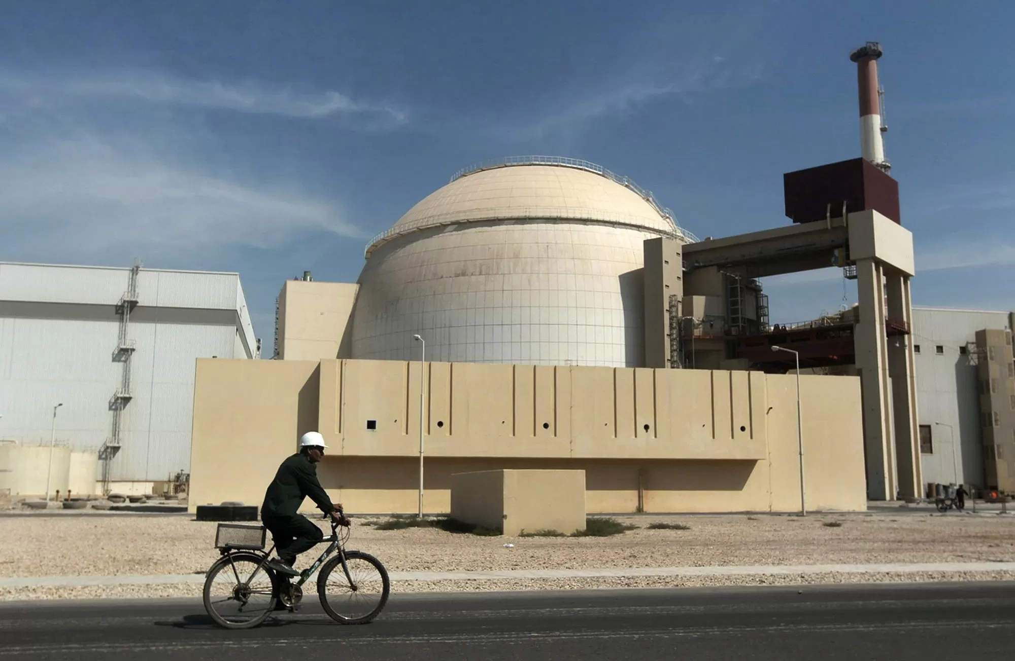 U.S. will hold off strikes on Iran’s power plants for 5 days, Trump says