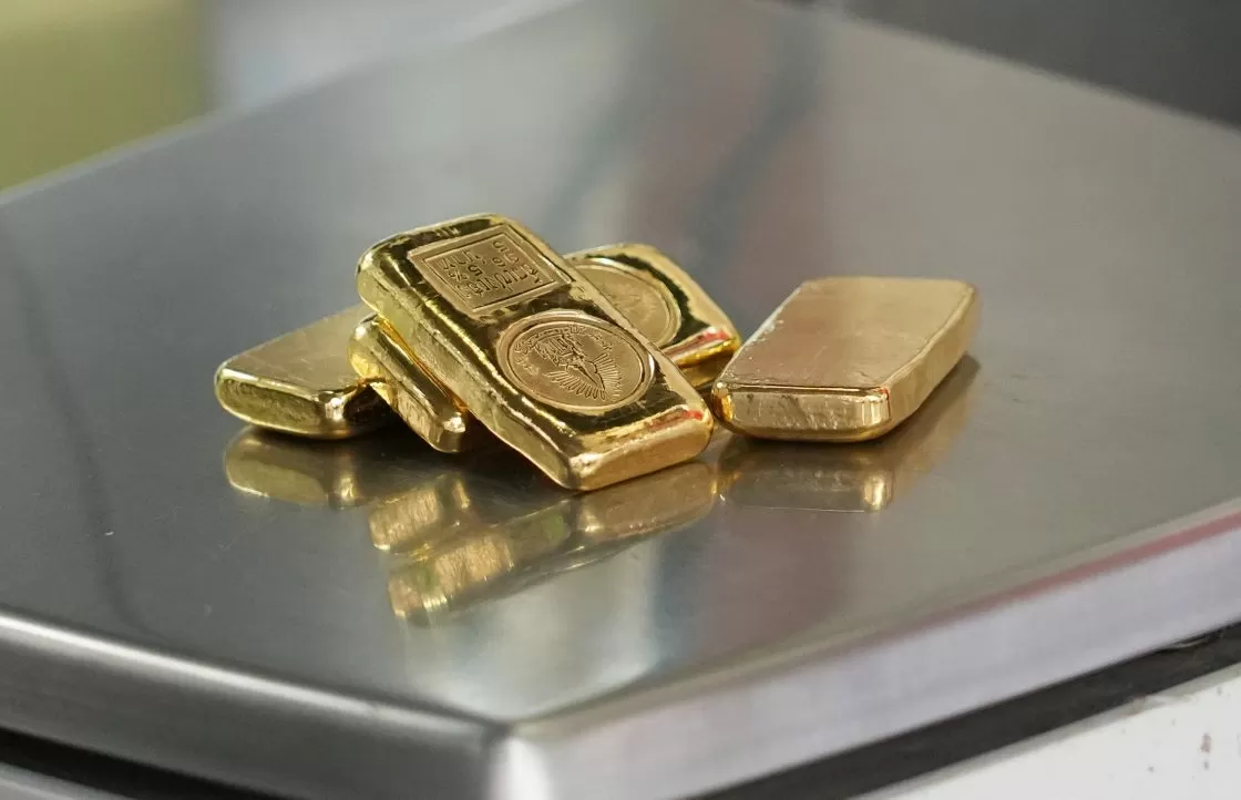 Gold often soars during crises. Not this time — so what’s going on?