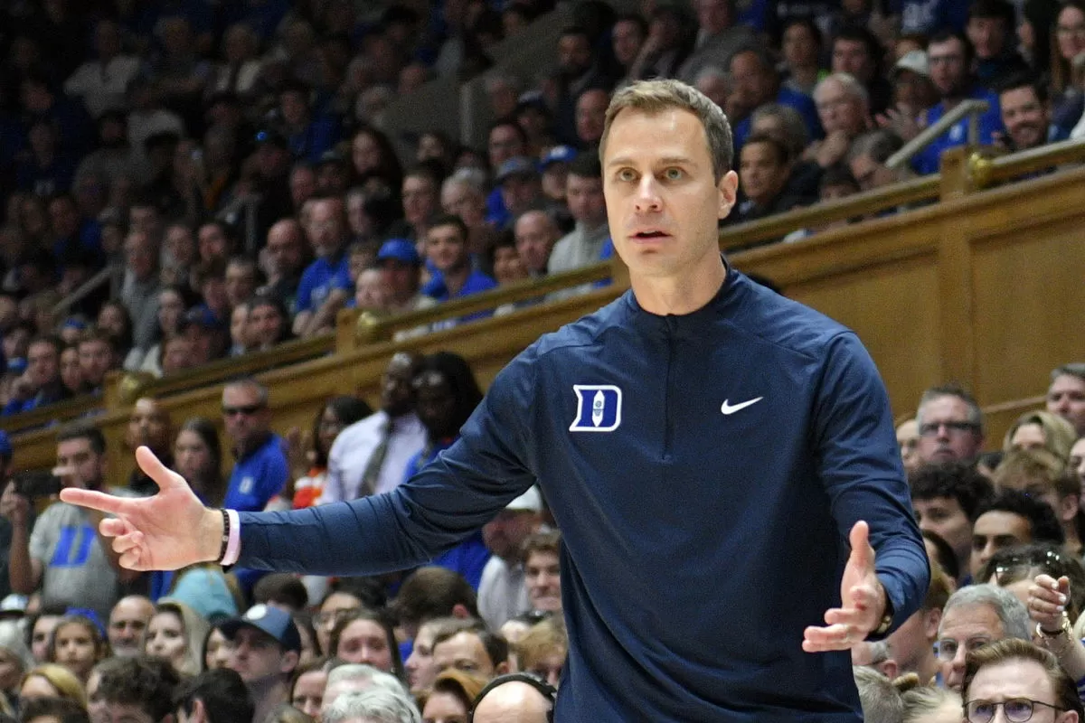 “Brutal Beat”: Fans Fear for Duke’s Big Dance Chances After Jon Scheyer’s Double Injury Announcement