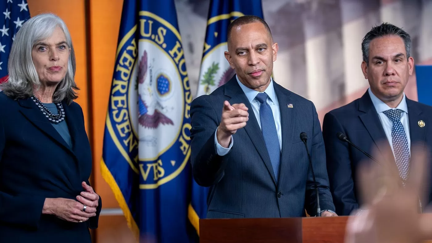 Jeffries rejects Republican bid to fund DHS amid Iran conflict