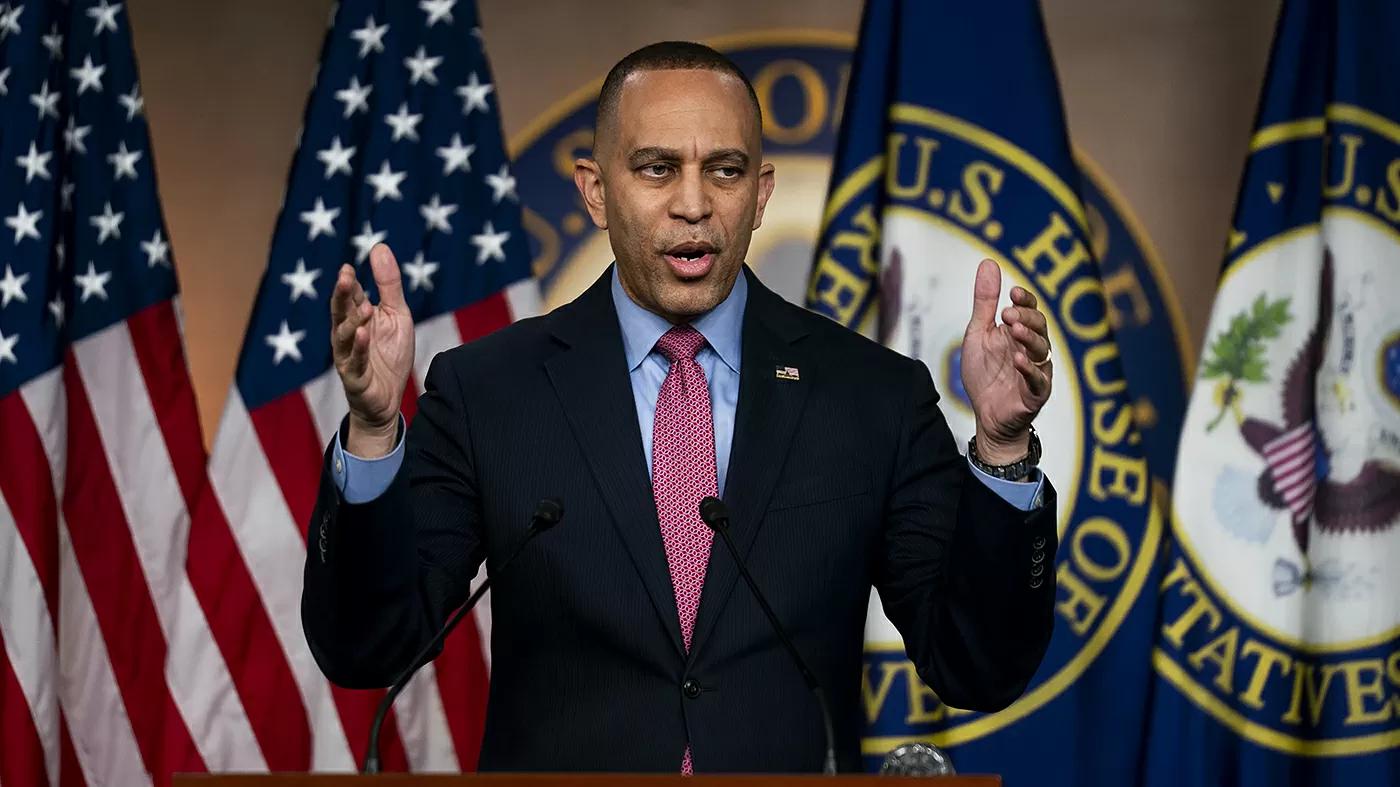 Jeffries warns Republicans on redistricting after Democrat flips Mar-a-Lago seat