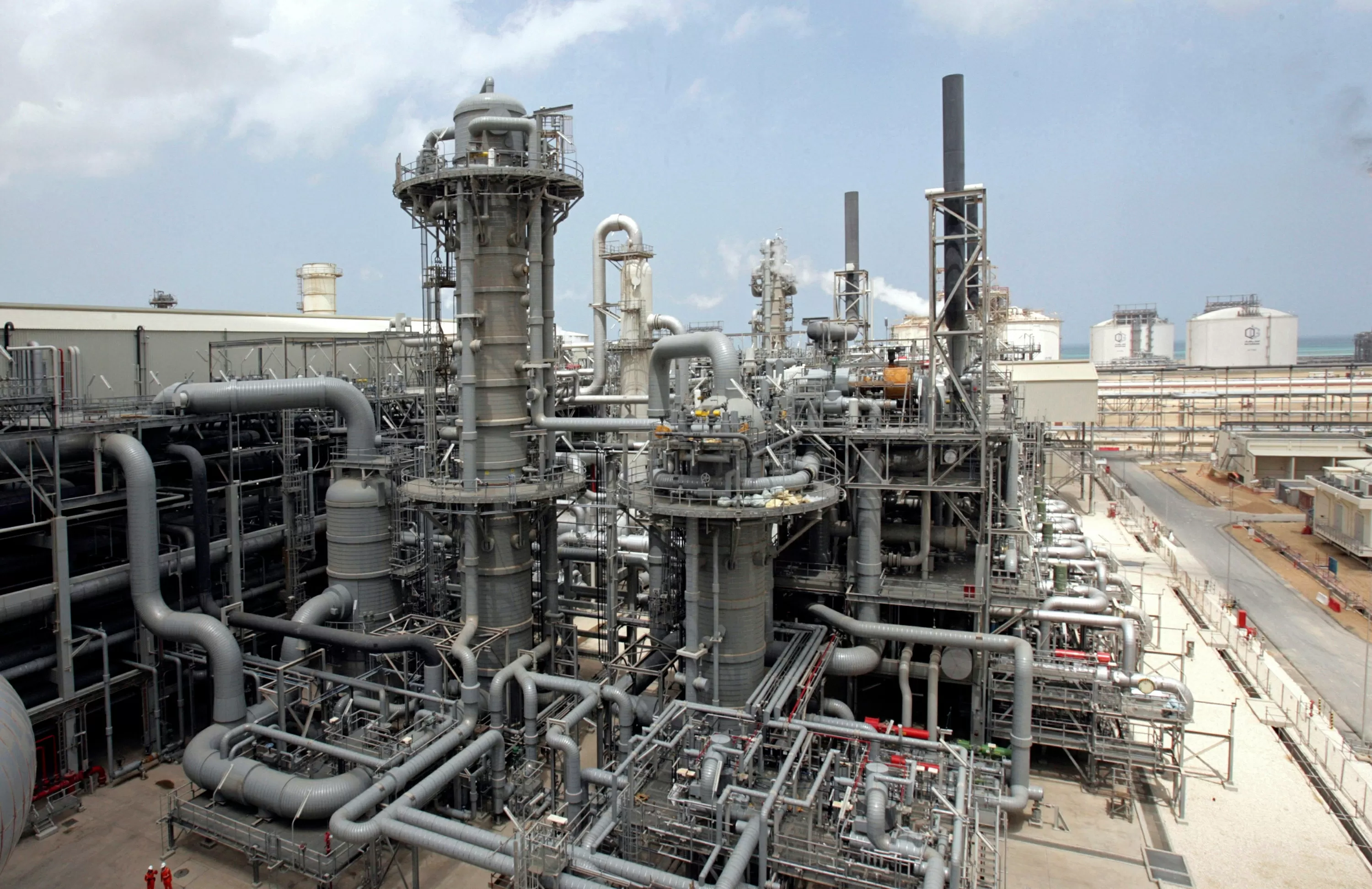 Iran steps up attacks Gulf oil facilities after Israel strikes key gas field