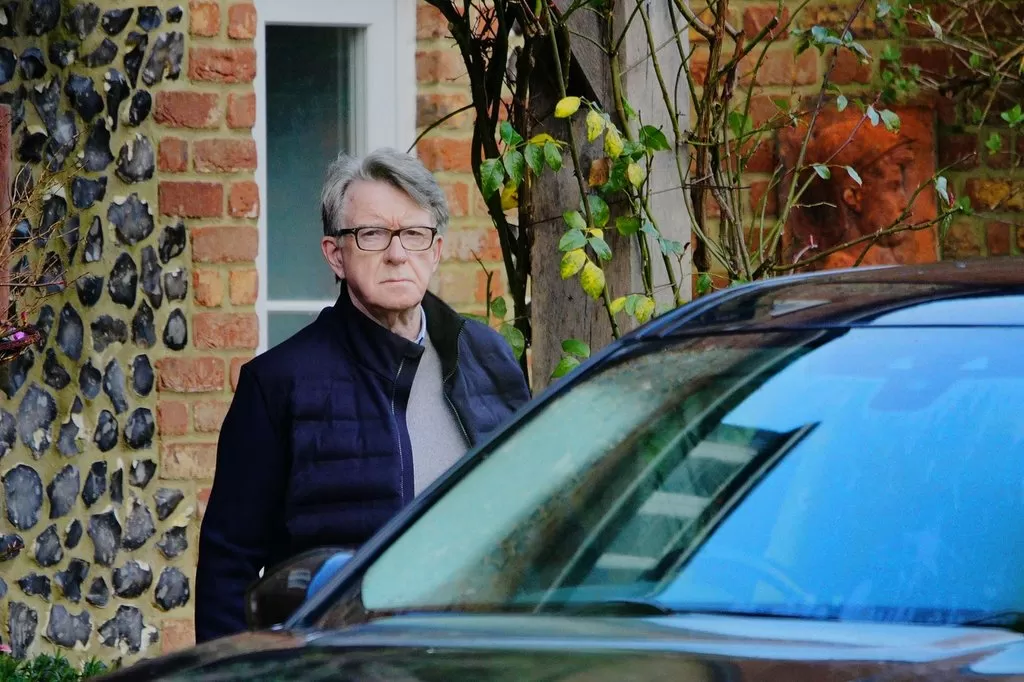 Keir Starmer was warned of ‘reputational risk’ in appointing Mandelson, files show