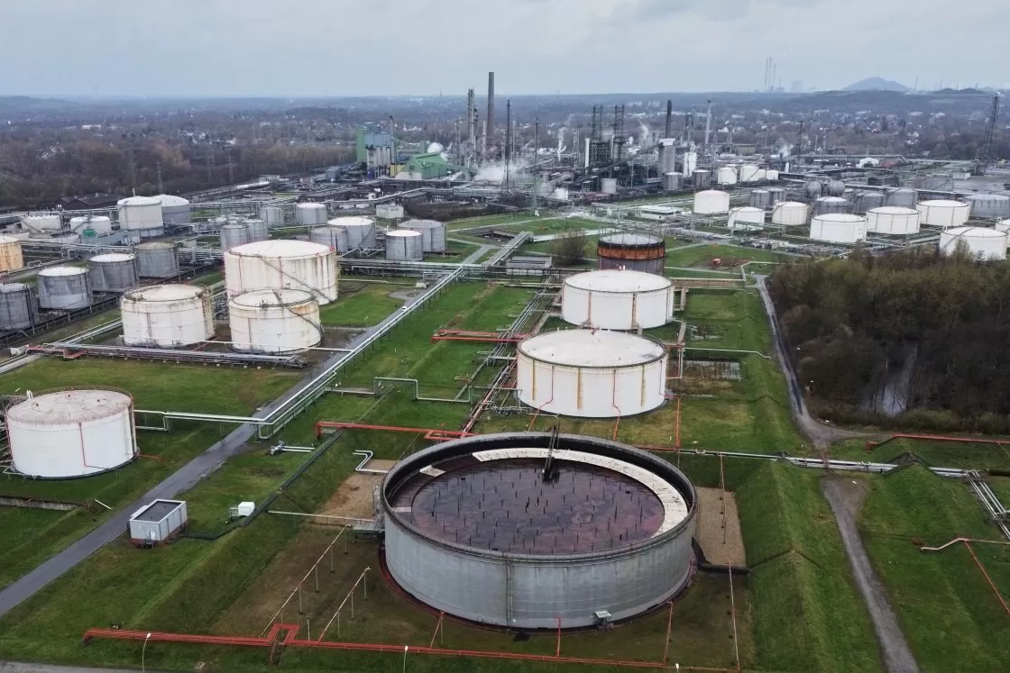 Canada, 31 nations agree to release 400M barrels of emergency oil