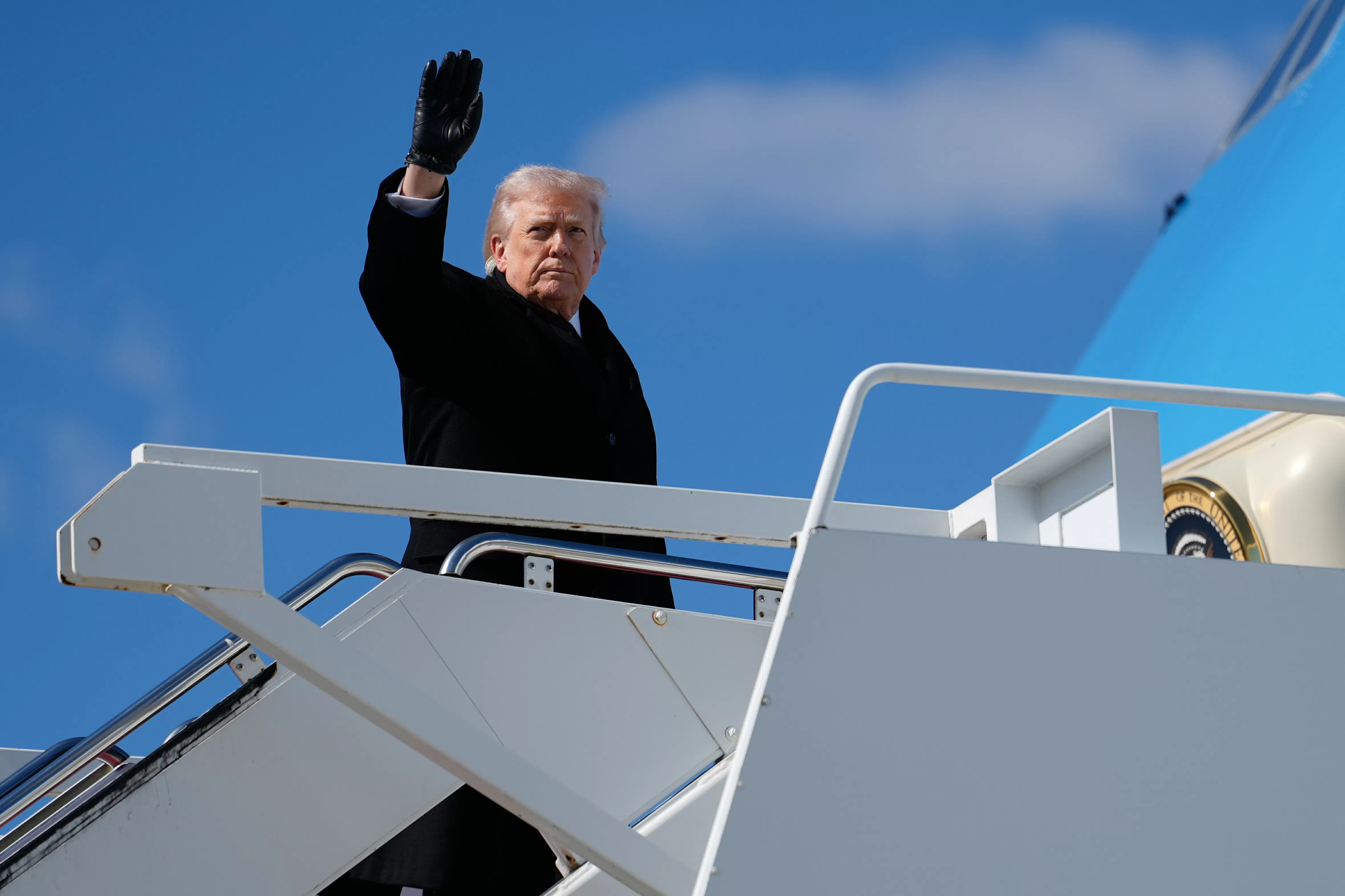 Trump pays respects to 6 U.S. service members killed in Iraq crash