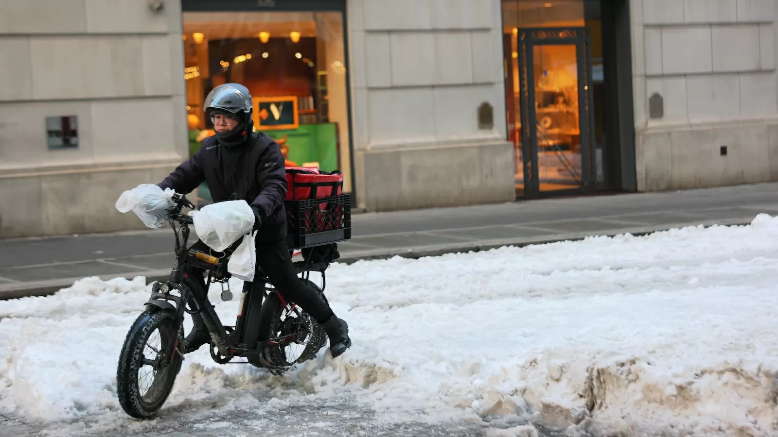 New York City unveils its first rest stop for delivery workers