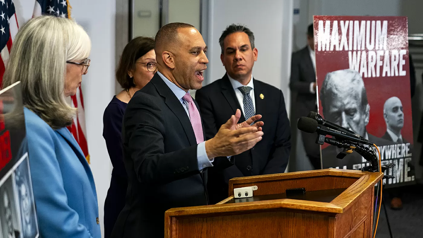 Jeffries warns Democrats might not support FISA reauthorization if Patel remains atop FBI