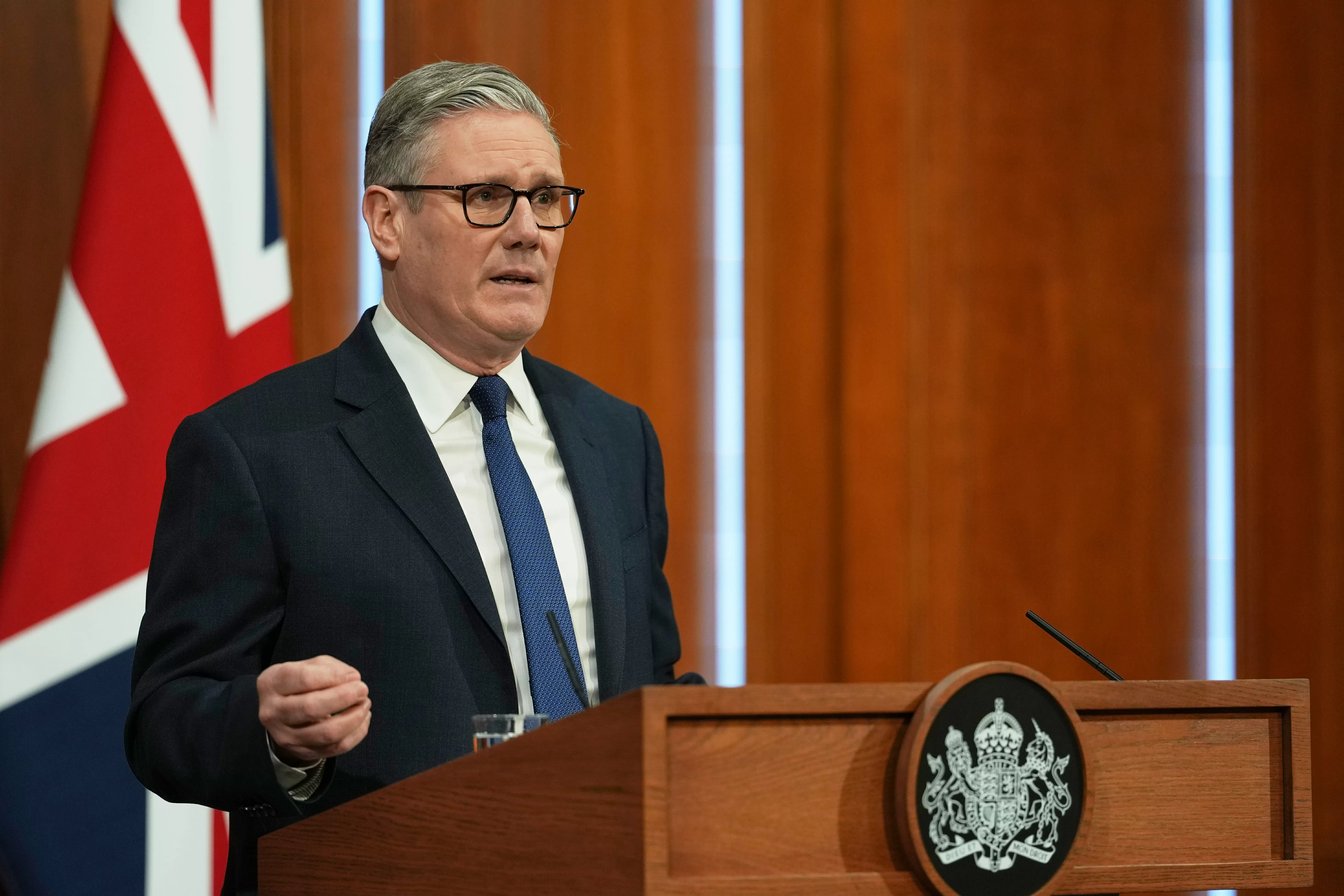 U.K.’s Starmer ‘fed up’ with Putin and Trump’s actions raising energy prices