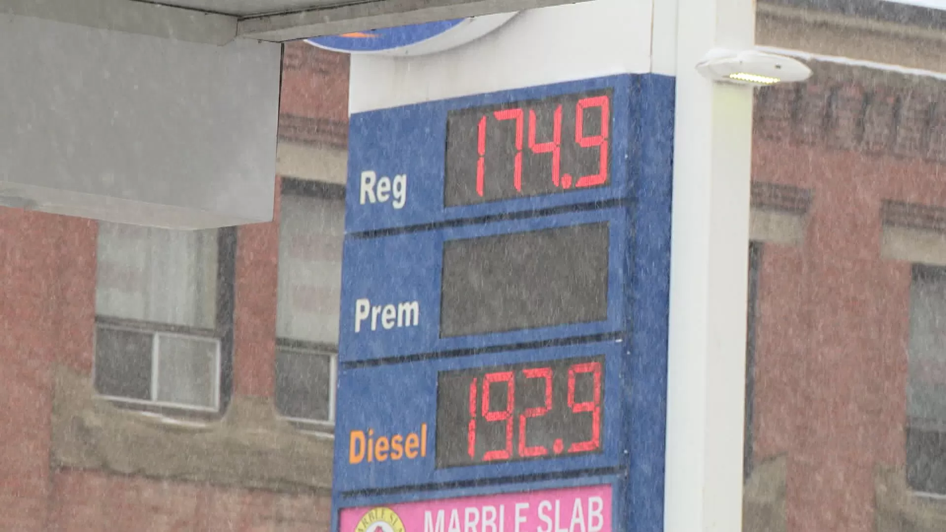 Soaring gas prices prompt renewed calls for government fuel tax relief